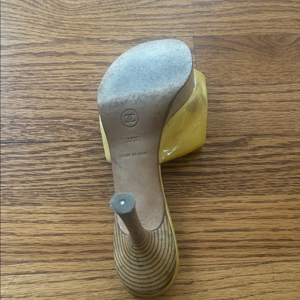 Authentic and Vintage Chanel Heels Size 37.5 - Picture 9 of 16